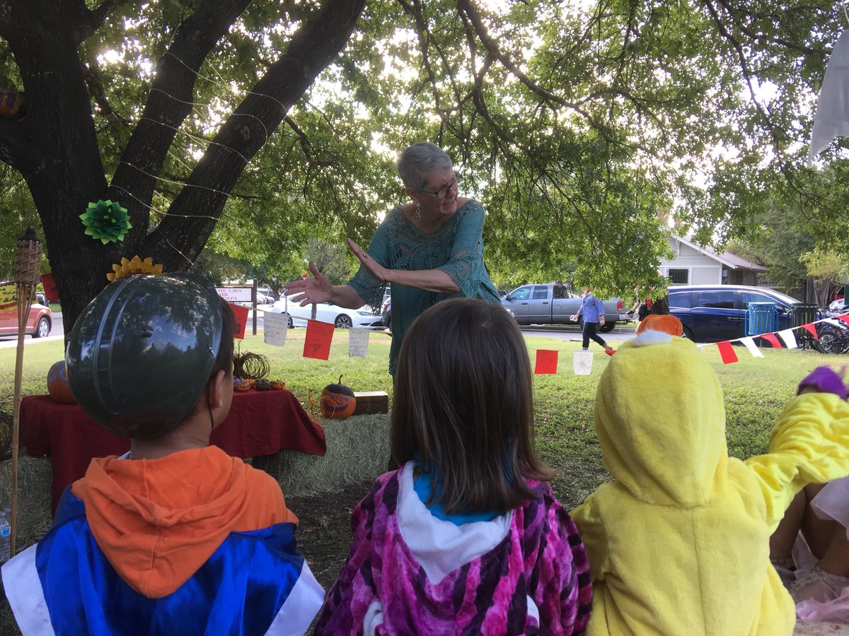 SaStorytellers's tweet photo. Storytelling at the Circle Fest tonight w/ @talesandlegends and Mark Babino! #SASAtellers #tejastales https://t.co/zyKdPnb4es