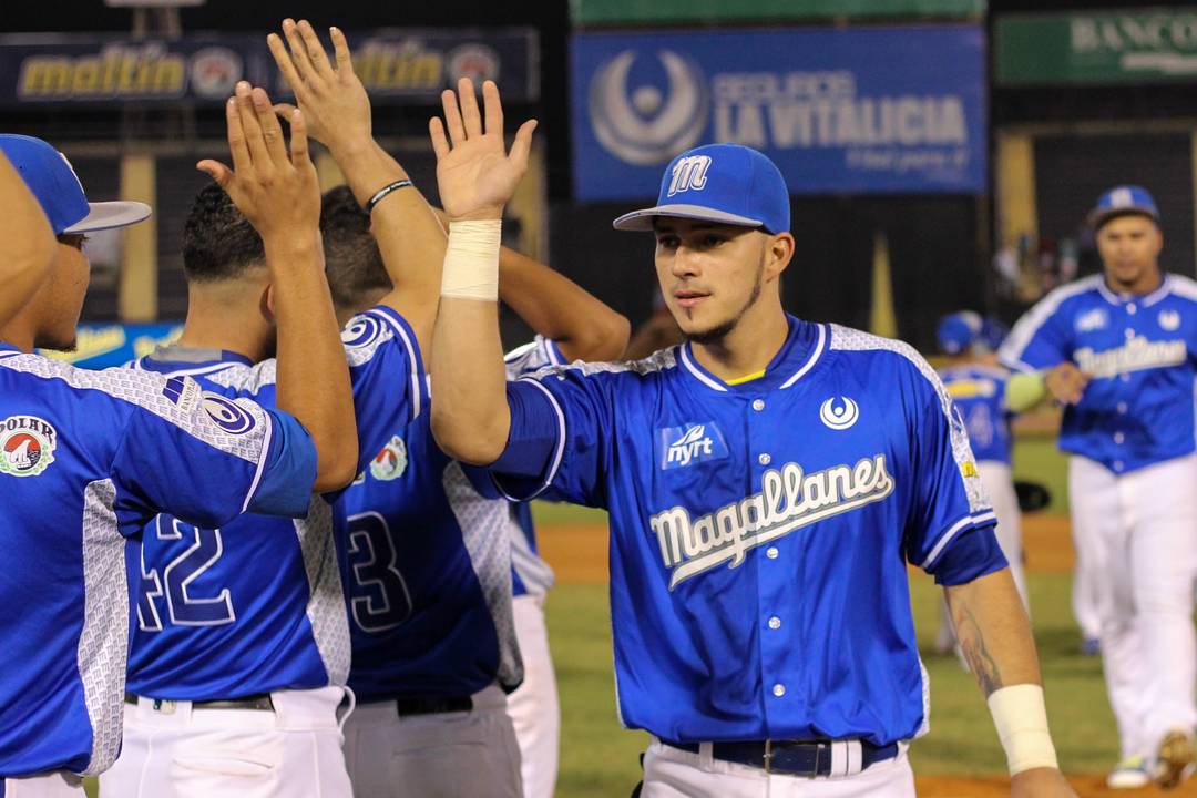 Magallanes_News's tweet photo. ¡¡FINAL EN VALENCIA!!

Águilas de Zulia 1 - 3 Navegantes del Magallanes 

¡¡HAAA GANADO EL MAGALLANES MIS AMIGOS!! https://t.co/NBUB8OxlRY
