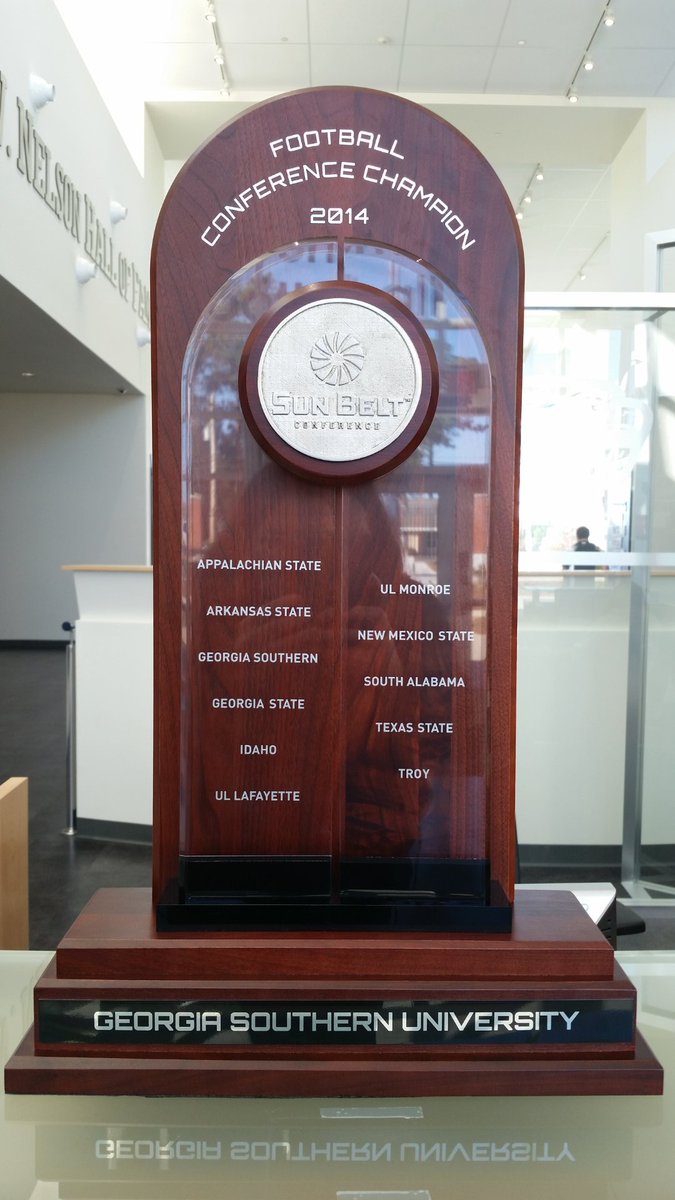 StephF2014's tweet photo. @Pres_Hebert I was proud to be a part of the Eagle Nation when I took this pic! Bring back the tradition of winning! #FireSummers https://t.co/iiVle1Puzv