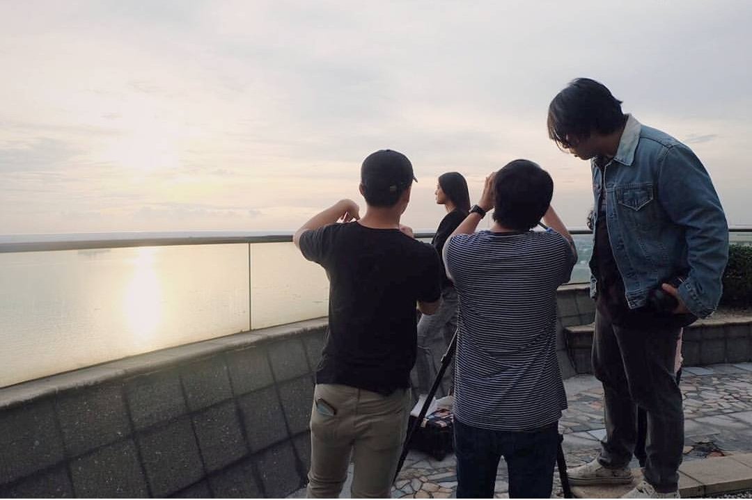 GabbiLicious18's tweet photo. Working the music video from @_gabbigarcia With @TheKhalilRamos https://t.co/7GdU6tVaPf