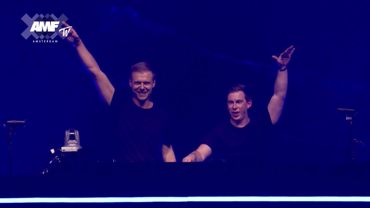 ivn_hdez's tweet image. #AMF2017 #Top100DJs
||=| 🔥
@arminvanbuuren B2B @HARDWELL