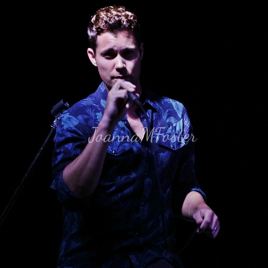 MWhiteShelley's tweet photo. @drewseeley at the #Treehill concert
@EyeCon3000 #OneTreeHill #RTTH #Rtth7 https://t.co/0bz1IWQni1