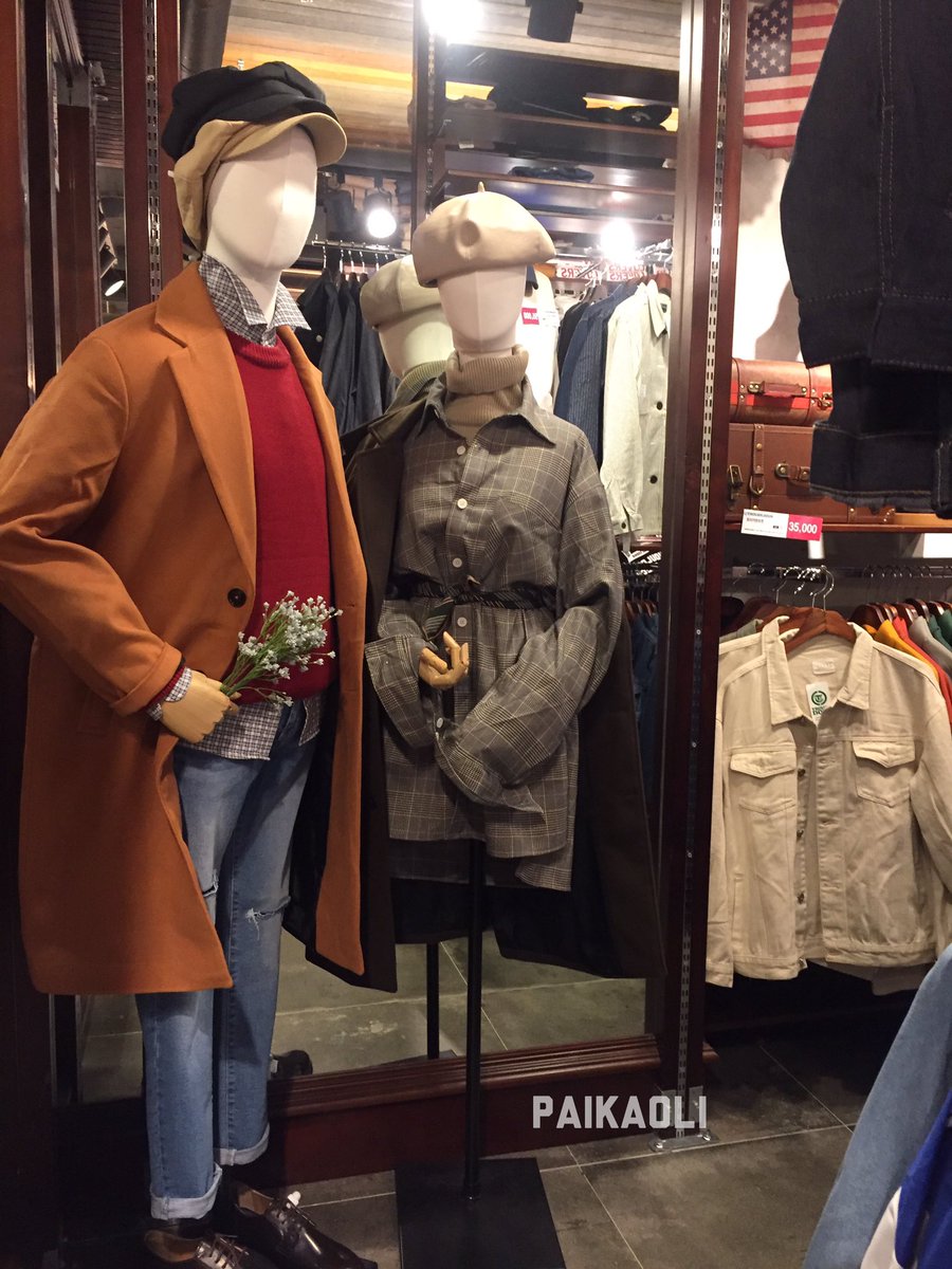 PaiKaoli's tweet photo. TROUBR DOUR ฮงแด ร้านเสื้อผ้าคล้ายๆร้านPlaygroundของผช.เยอะมาก ช่วงนี้แฟชั่นประมาณนี้ค่ะ อยู่ตรงทางออก8เข้าซอยตรงมาอยู่หัวมุม #รีวิวเกาหลี https://t.co/uFjWuZxCJi