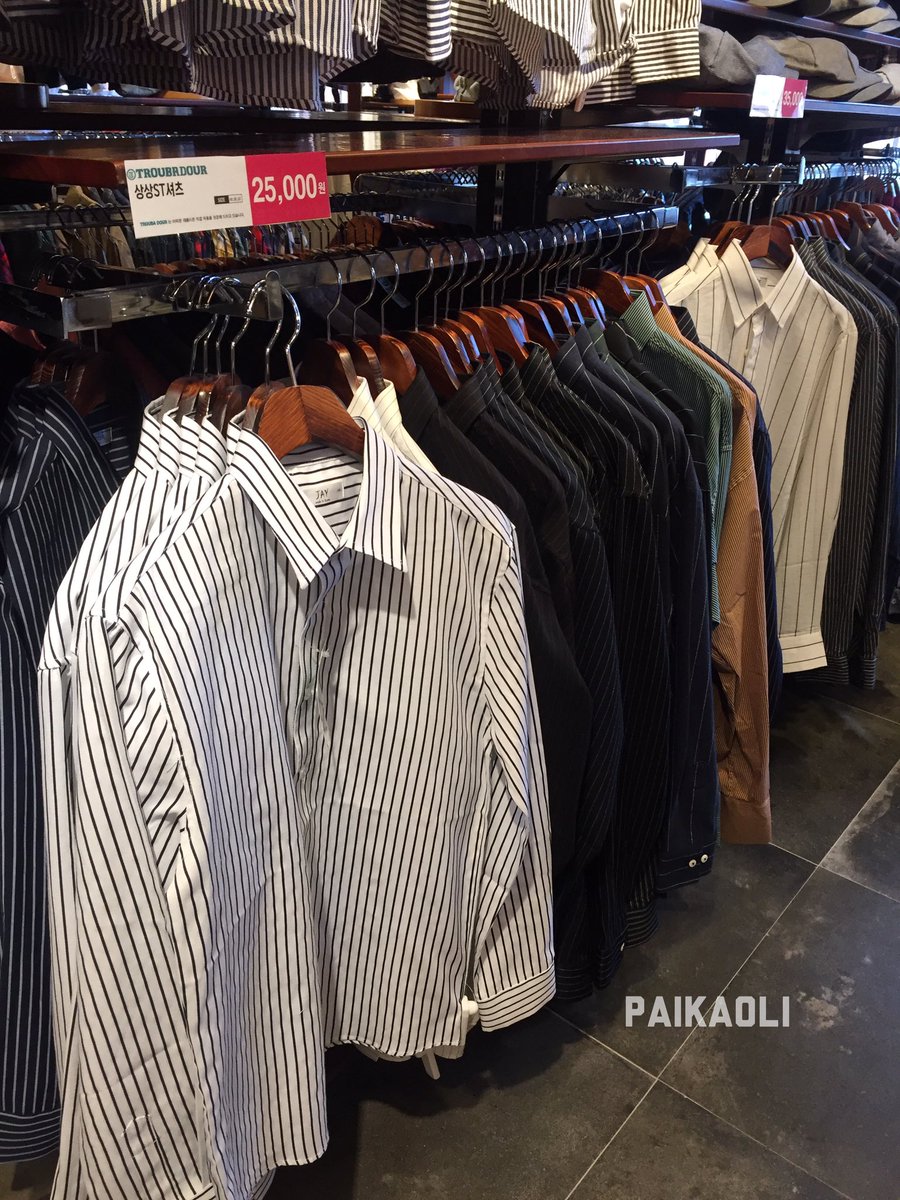 PaiKaoli's tweet photo. TROUBR DOUR ฮงแด ร้านเสื้อผ้าคล้ายๆร้านPlaygroundของผช.เยอะมาก ช่วงนี้แฟชั่นประมาณนี้ค่ะ อยู่ตรงทางออก8เข้าซอยตรงมาอยู่หัวมุม #รีวิวเกาหลี https://t.co/uFjWuZxCJi