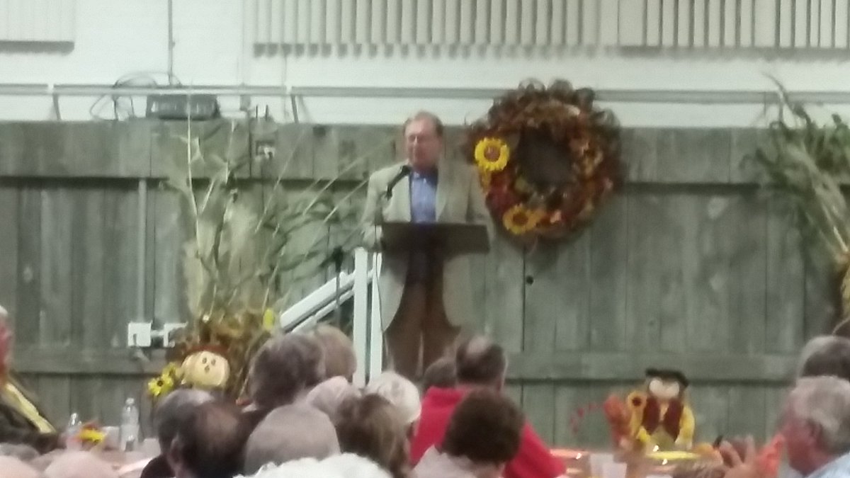 ejohnston16's tweet photo. Dan Needles is on stage in the Listowel Ag Hall! #magicoffarming #laughsallround #fullhouse https://t.co/82wtpCCDvr