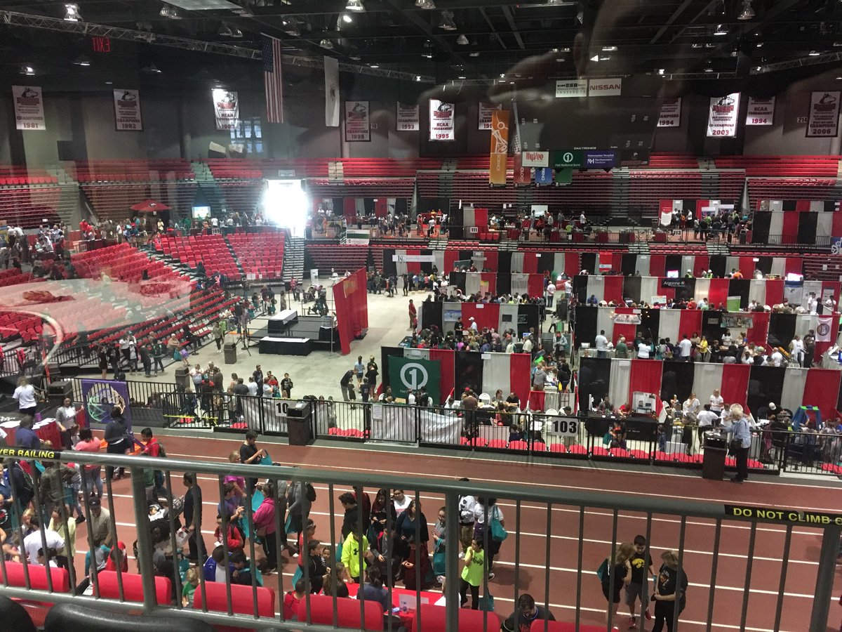 argonne's tweet photo. We had a great time at #STEMfest2017 @NIUlive! Check out that crowd! https://t.co/coICP046xe