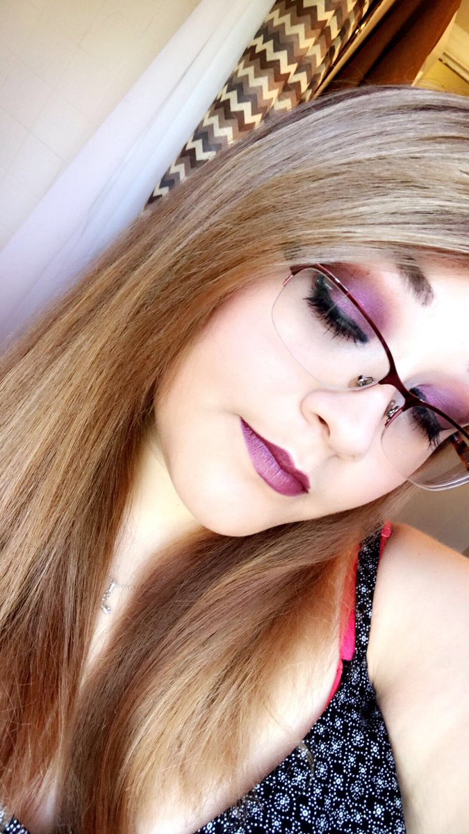 ShelbyyFayee's tweet photo. Absolutely LIVING for this look I created from #CatsPajamas 😍 #sopigmented #imsoshook @Laura88Lee https://t.co/yYNEm38HCz