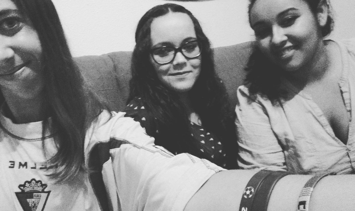 mcxikita9's tweet photo. Noche de chicas😈👭💛💙. #Reencuentro #Eleeee 💃💃 https://t.co/Qe8ToSLYOE