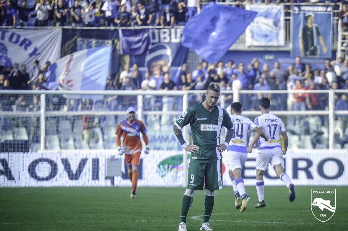 PescaraCalcio's tweet photo. Tutte le foto e le curiosità di #PescaraAvellino #PESAVE @Lega_B su https://t.co/7dp164Skz9 https://t.co/6PsZ01ohlY