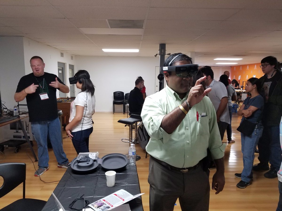 NegarAref's tweet photo. #IoTExpo happening now @PeopleSpaceOC #Glidewelldental #Hacknights https://t.co/FrnKThT3JF