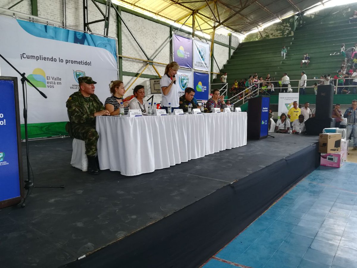 Ejercito_Div3's tweet photo. #TROPAS #BIVEN 23 realizan acompañamientoo en el programa #ElValleEstáEnVos en Zarzal, brindando seguridad en el norte del departamento https://t.co/iFZ1uKyv1V