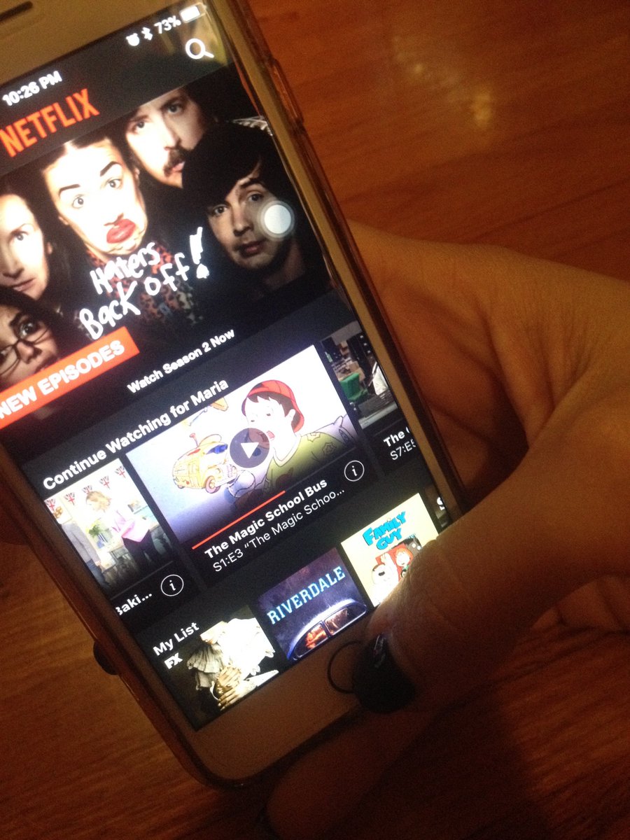 TheRoundTable8's tweet photo. What @johnbrecko1 and @mariarosexo do at Applebee's: netflix and chill!! (We swear it's not what it sounds like xD) https://t.co/VnGwOSBS6C