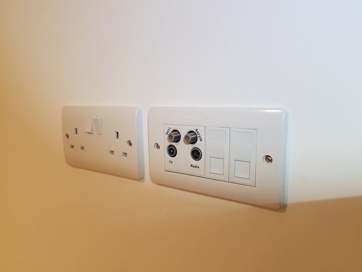 igrelectric's tweet photo. #productive #saturday 🤗 nearing completion on @Henderson_Homes project #bollington @collingwoodLED #H2Lite https://t.co/hMrQ7v0PX6