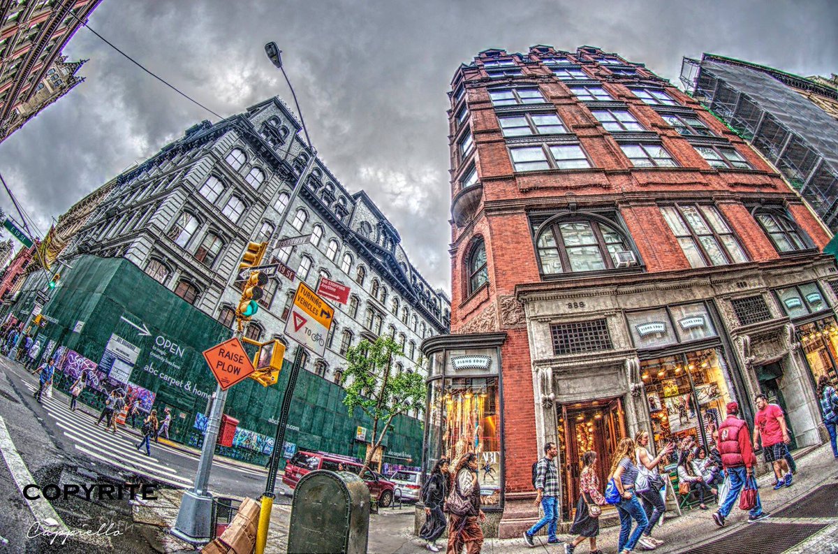 Trish3D's tweet photo. 14th Street and Union Square, New York City https://t.co/bIf9RYPfin