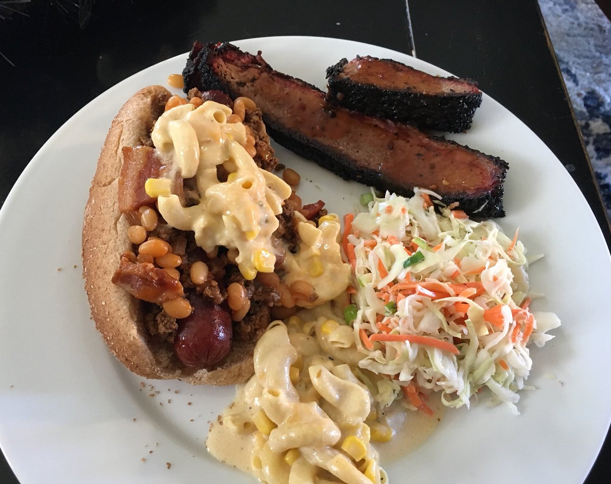 MariachiTillman's tweet photo. I like watching @FootballASU with @MileHighDevil bc #WeEat #earlykickoffs #eatallday https://t.co/WE1CZnPz2U