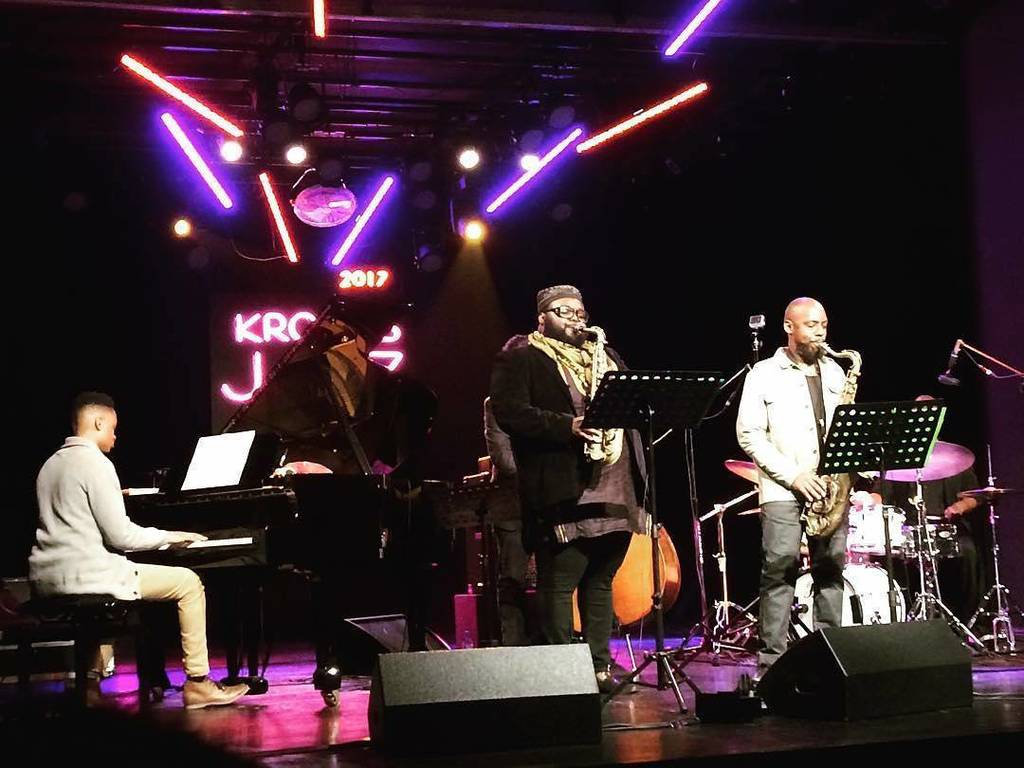 EJ_Strickland's tweet photo. @Regranned from @strimeo - #krokus #jazz #festiwal @marcusstrickland @e.j.strickland #music #thebest #tv #strimeo… https://t.co/FLu6gbpiz2 https://t.co/4ZIZhSNZdV