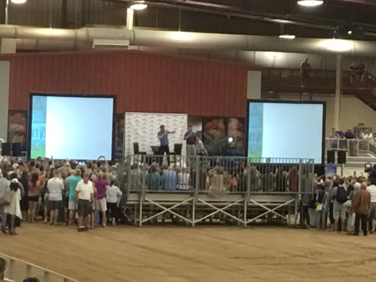TomatoVolcano's tweet photo. Excited to be watching 
@PropertyBrother at @TheHomeShows . @hgtv bring the Brothers to #Scottsdale for renos!! https://t.co/ICehOImTVm