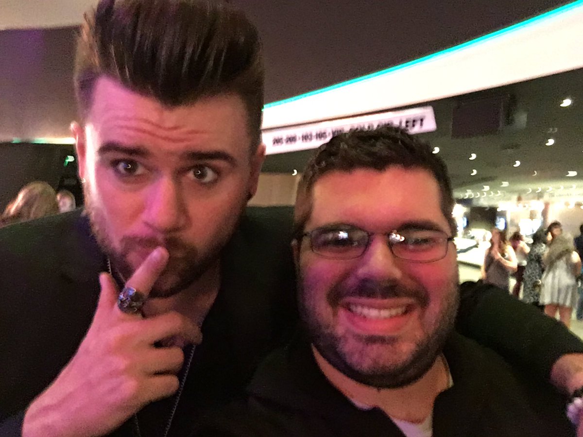AndrewDixon8's tweet photo. Haven't posted many pics from Vegas on here yet. So here's one. @TaylorOMusic is so nice! He's awesome! ☺️
#TaylorOlson #PieceOfMe #Vegas https://t.co/ZXc0lEVGAx
