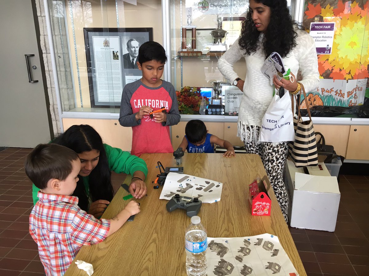 BramptonRobotic's tweet photo. Had a great time showcasing our robots and informing our community about STEM ! #BLtechfair https://t.co/7cQgv3Tj8j
