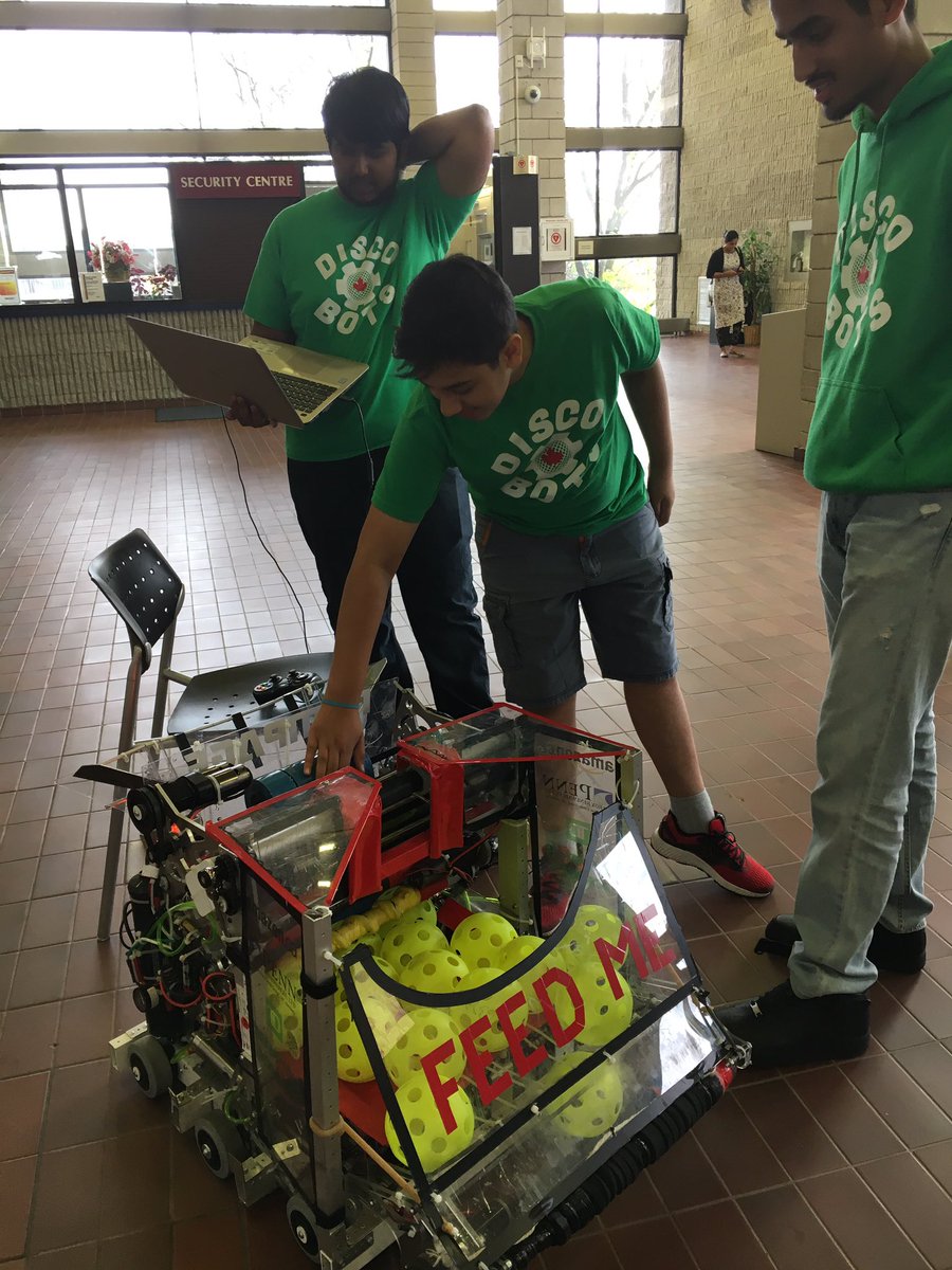 BramptonRobotic's tweet photo. Had a great time showcasing our robots and informing our community about STEM ! #BLtechfair https://t.co/7cQgv3Tj8j
