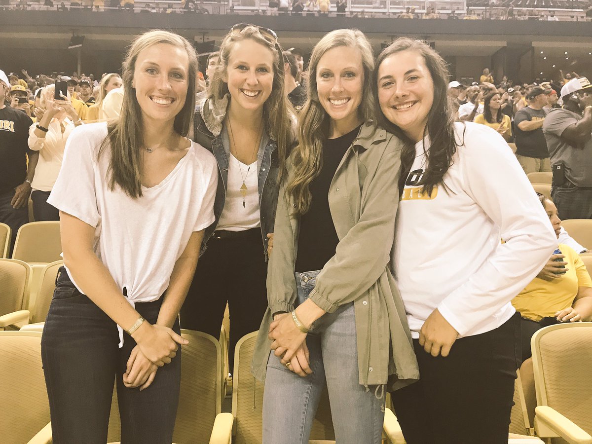 MizzouWBB's tweet photo. Alums @MorgStock, @Mo_Eye30, @auto_mad_ic and @SierraMichaelis in the house for #MizzouMadness 🙌 https://t.co/03pDfN67Pu