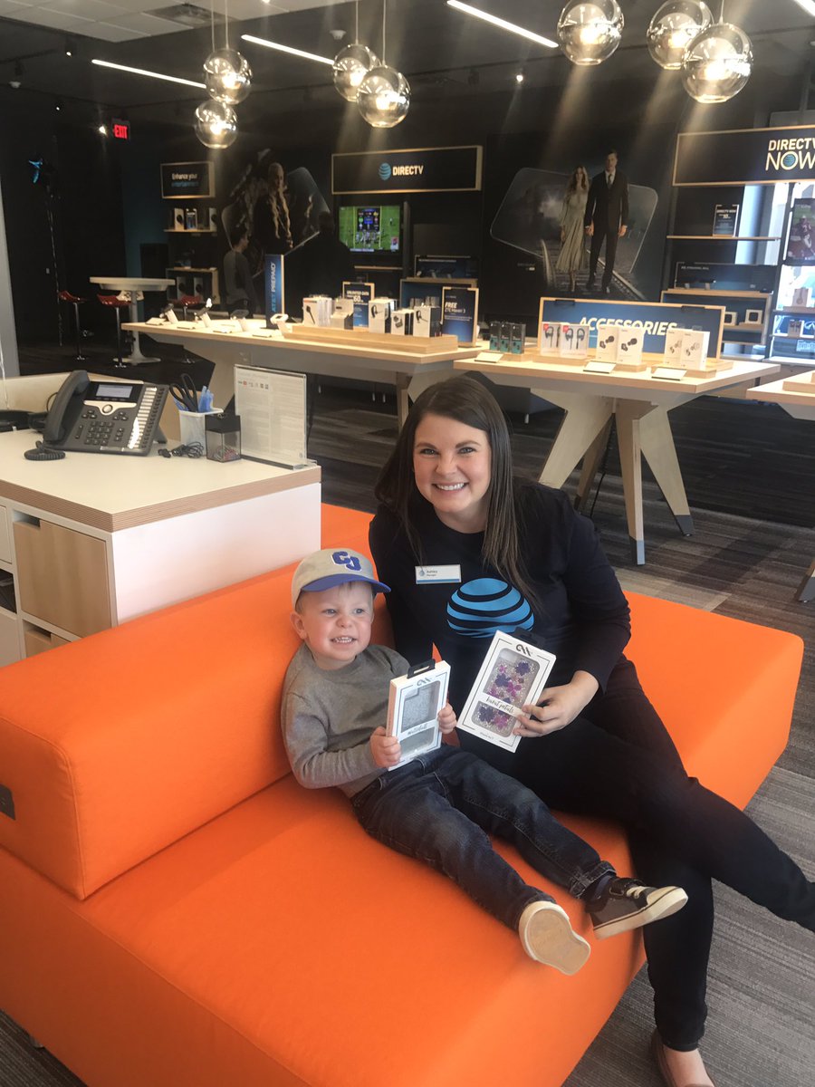 Brought a little someone to see our newest Entertainment store today @DenverWestATT this team did Awesome on Day 1! #RMRwins