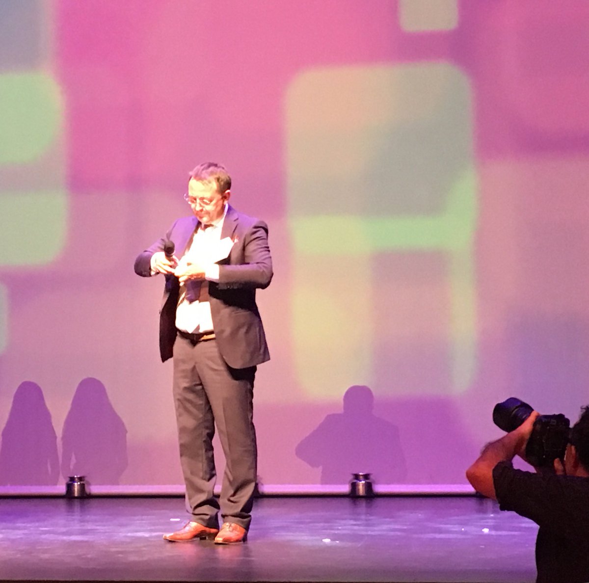 Annoucing the tombola winners by our president Pedro Castilho
#ibcl #diwaliluxembourg #letzgoindia