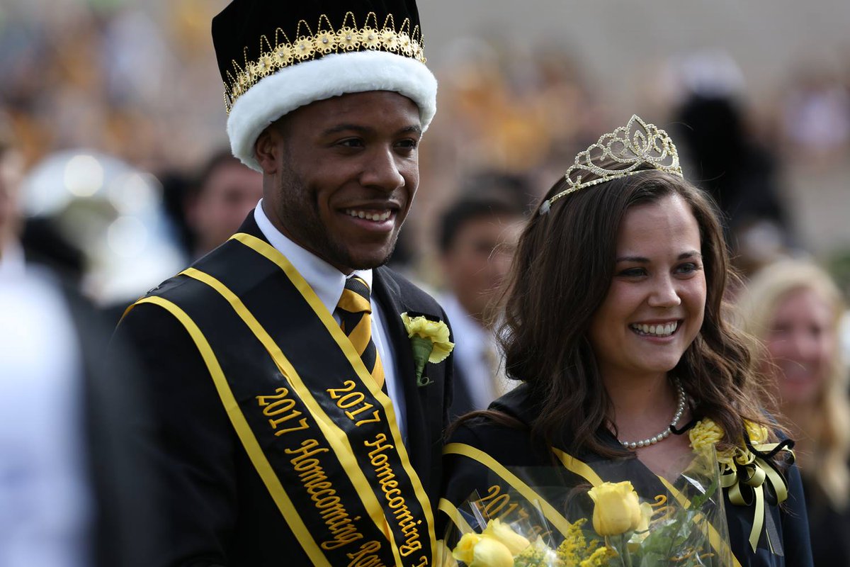 Mizzou's tweet photo. Your Homecoming King and Queen @TheRealSeanEarl and @ToriMSchafer. Thank you for being fantastic representatives of Mizzou! 🐯 https://t.co/ypnyg2pD1L