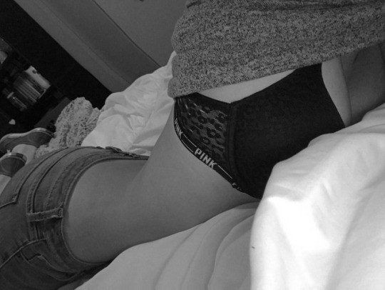 JanasLife69's tweet photo. Bissi entspannen dann geht weiter 🙌 #party #allnight #youngwildandfree https://t.co/ApP3EHTmIo