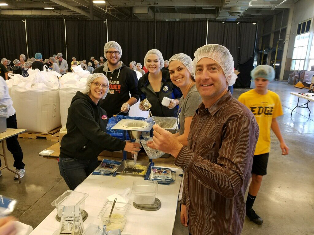 MrsTiche's tweet photo. Feed My Starving Children with @SacMobilePack and some #RCSDChampions https://t.co/VWyhd7fP9L