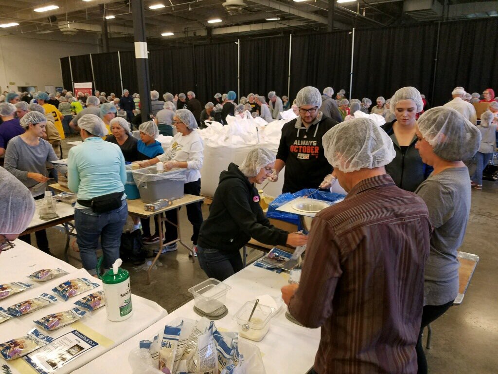 MrsTiche's tweet photo. Feed My Starving Children with @SacMobilePack and some #RCSDChampions https://t.co/VWyhd7fP9L