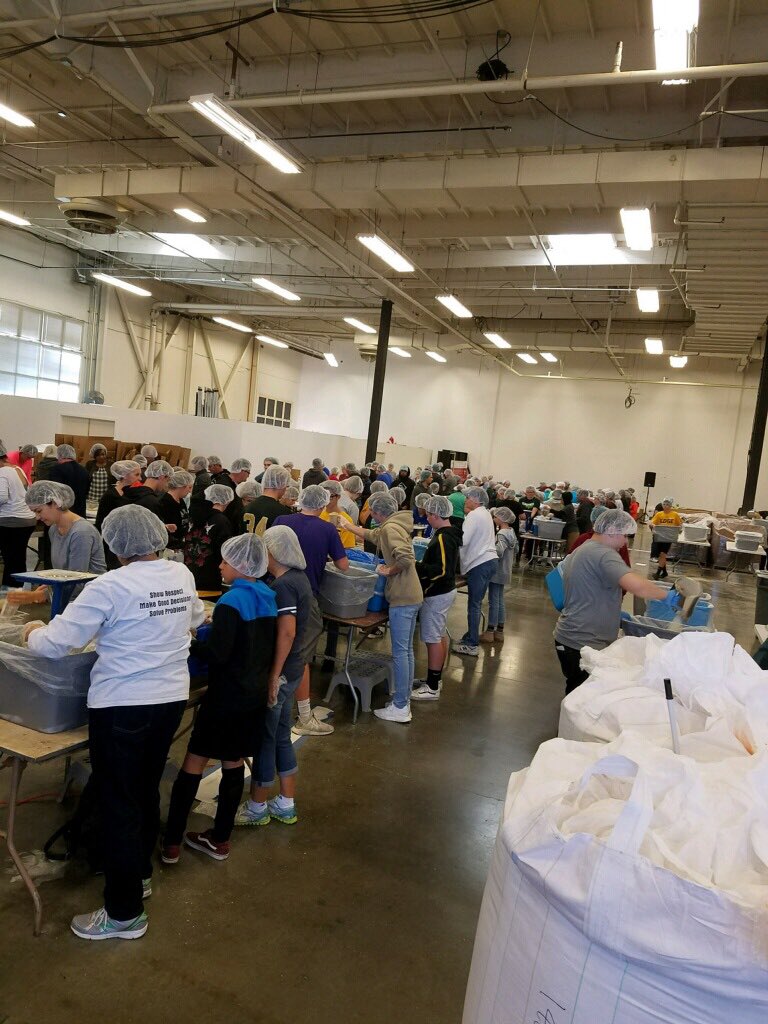 MrsTiche's tweet photo. Feed My Starving Children with @SacMobilePack and some #RCSDChampions https://t.co/VWyhd7fP9L