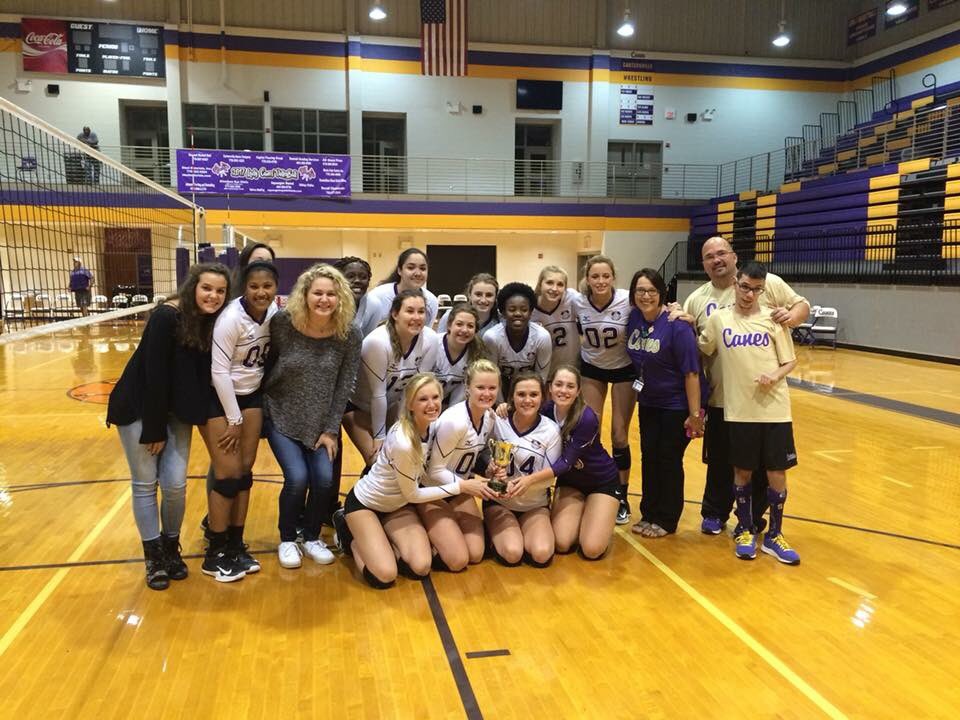 addieee_smithhh's tweet photo. My absolute favorite people ever. Thanks for making my senior year the best one. I couldn’t be more proud to be a part of this team. 💓💓 https://t.co/2RNQGlNe2P