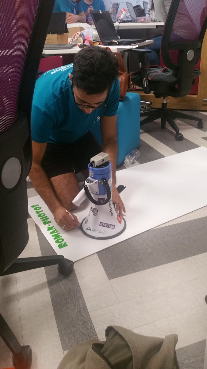 EmiSalignon's tweet photo. Et sinon on dessine aussi des ronds au @swAixMarseille #swam https://t.co/iMYuquqPpD