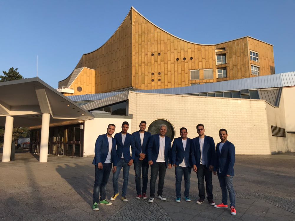 El <a href="/Ensamble74/">Ensamble 7/4</a> conquista el imponente Berliner Philharmonie #Venezuela #OrgulloNacional vzls.net/2xTyC0D