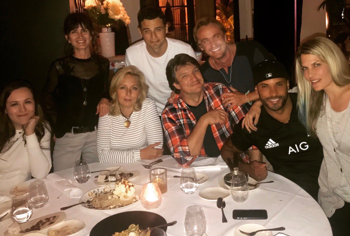 MrRickyWhittle's tweet photo. Squadgoals @lanielabens #amy #brandy @EnverGjokaj @NathanFillion @TomFelton @MichelleC333 love these guys #hilarious #confam #familywechoose https://t.co/aEbtvJ5nBX