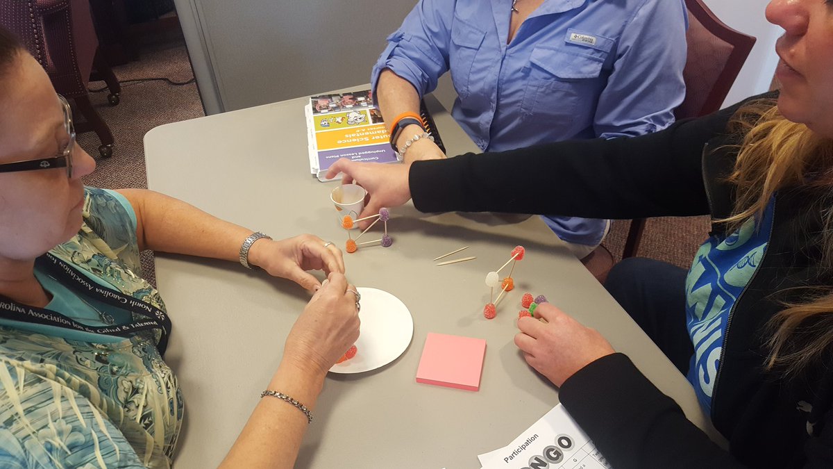 acaciad1's tweet photo. Building challenge in coding class @brunscoschools #bcsteacherscoding https://t.co/0iQFMtxz4z