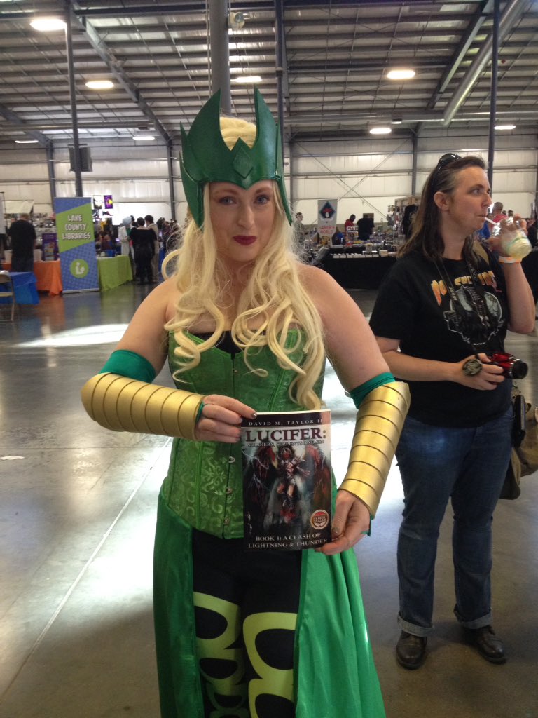 DT2ComicsChat's tweet photo. Enchantress knows a good book when she sees one #CountICon https://t.co/9G5IJQPBxg
