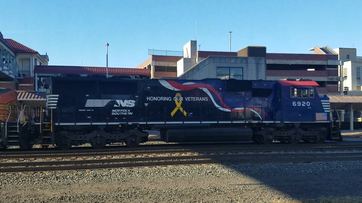 RFPBill's tweet photo. NS 6920 (Honoring Our Veterans EMD SD60E) yesterday at Altoona, PA. @nscorp #NorfolkSouthern #Trains #honorourveterans #altoonapa #sd60e https://t.co/I3B5eCP7KB