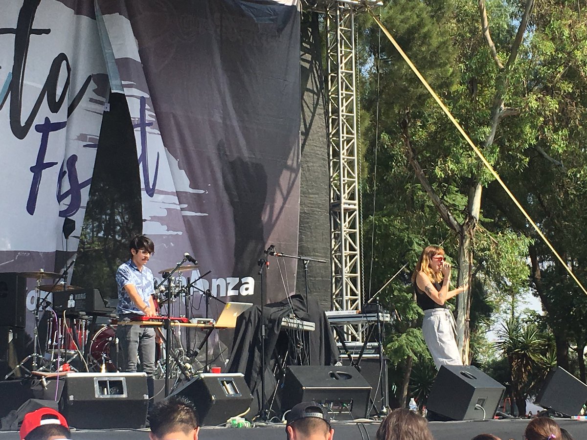NAlianzaCDMX's tweet photo. Ya empezó el #SextaFest con @budaya_music #VenteConNuevaAlianza al Deportivo Hermanos Galeana #GAM 🎶🎵😎 https://t.co/zTPb4KuelF