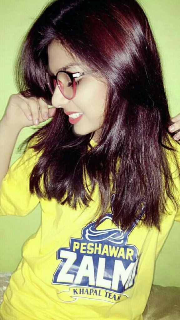 Injeela_10's tweet photo. It was a pleasure moment to support PZ just bcuz of @SAfridiOfficial .Time to support KK 4rm now.ByeByeZalmi💛 Welcome To Karachi Kings Lala💙 https://t.co/AMjiFPxx36