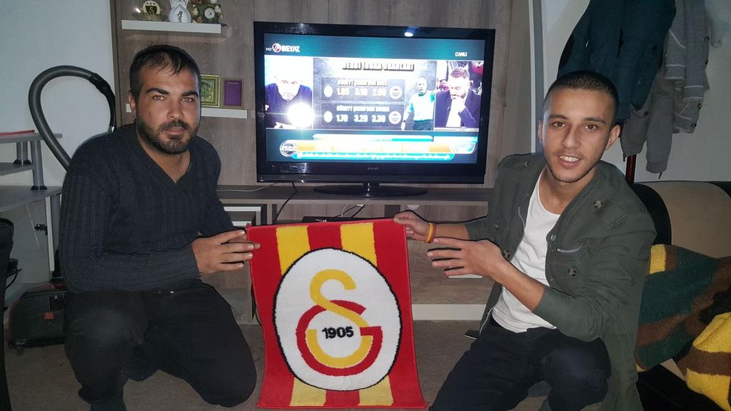 #beyazfutbolvederbi

Iyi yayinlar sinan ve ertem abi 
Tek dileğim yarın kazanmak 
GALATASARAYA BAŞARILAR
