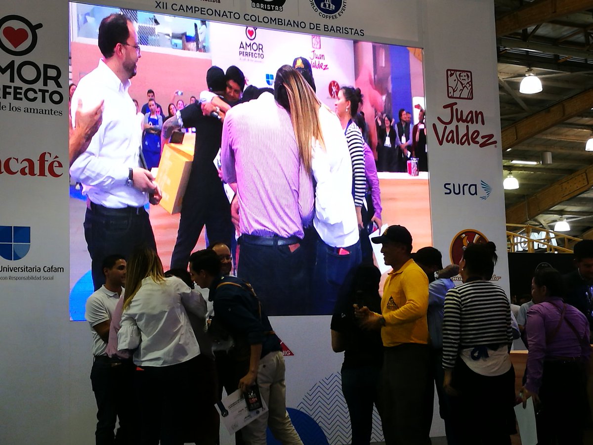 FedeCafeteros's tweet photo. El Ganador del XII Campeonato de Baristas en #CafésDeColombiaExpo es Ronald Valero de @JuanValdezCafe https://t.co/4T1Rcu2FTq