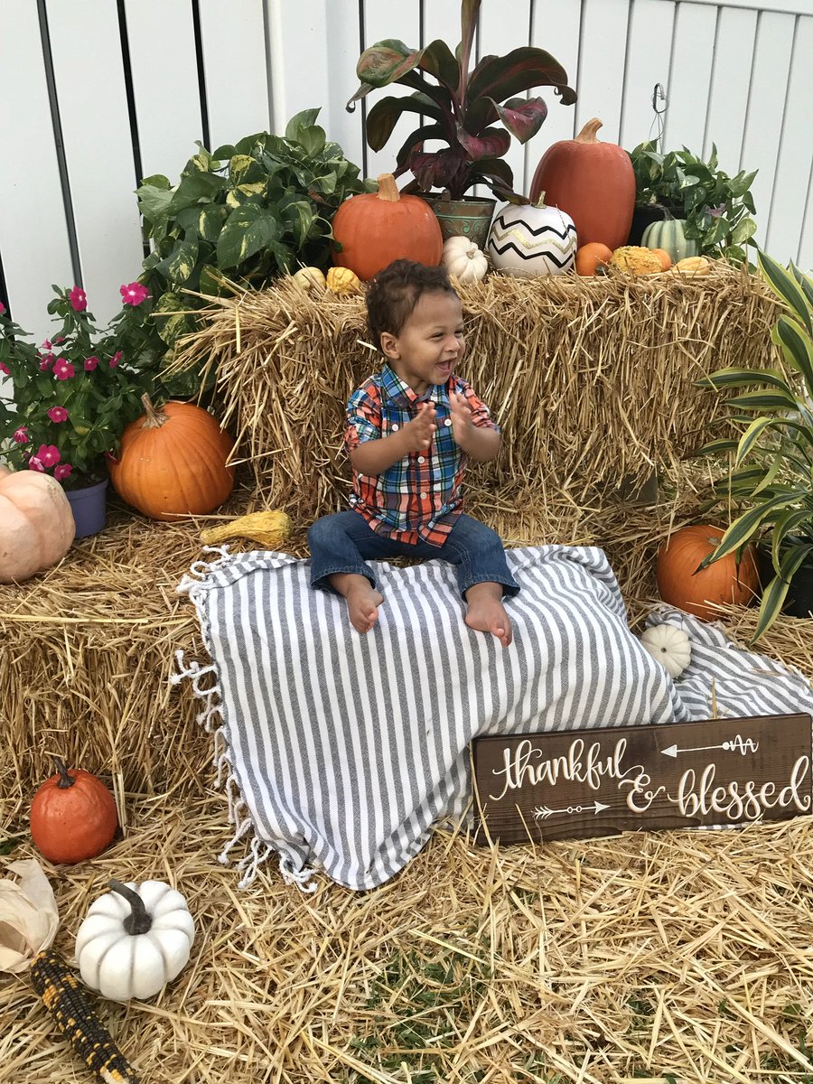RMckenzieDean's tweet photo. Happy fall y’all 🍂 https://t.co/CrFzHYed6t