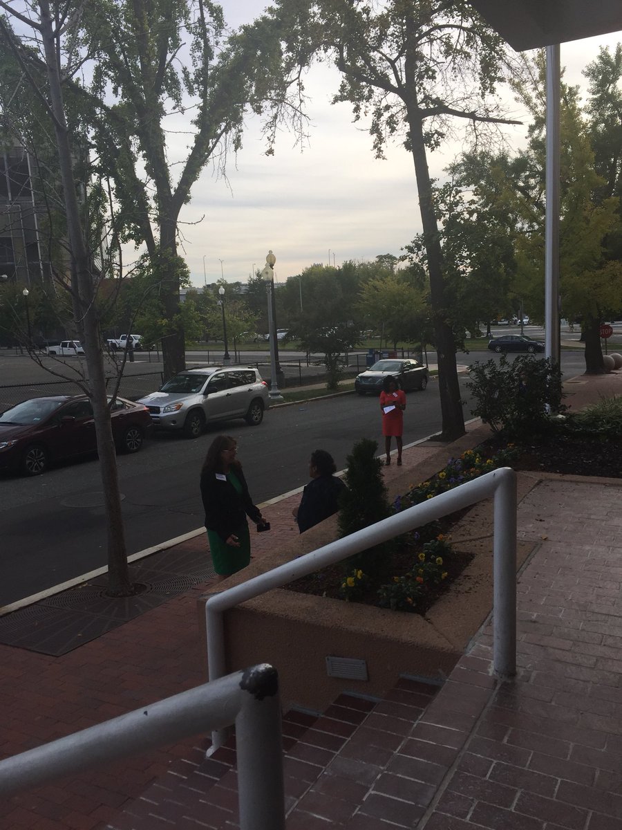 EmergeVirginia's tweet photo. Call time outside? Yes! #dcbootcamp #EmergeNow #WhySheRuns https://t.co/QZrni9eRP2