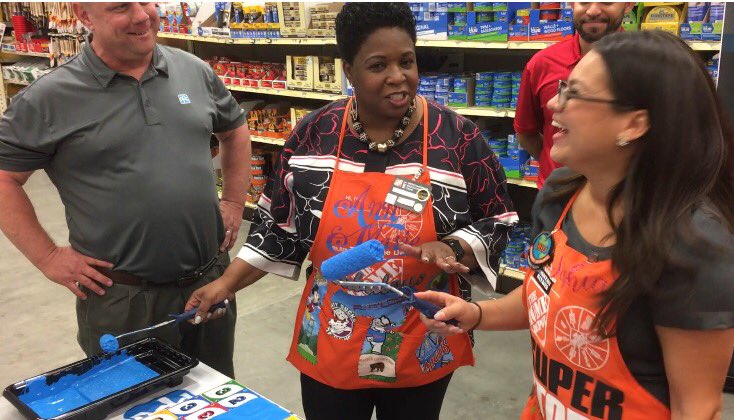 SophiaL55171276's tweet photo. Our smiles pretty much sums up our day together! We had a blast. Thank you Pat (PPG) for the support and displaying the timeless paint. https://t.co/4y6VuUpf4p