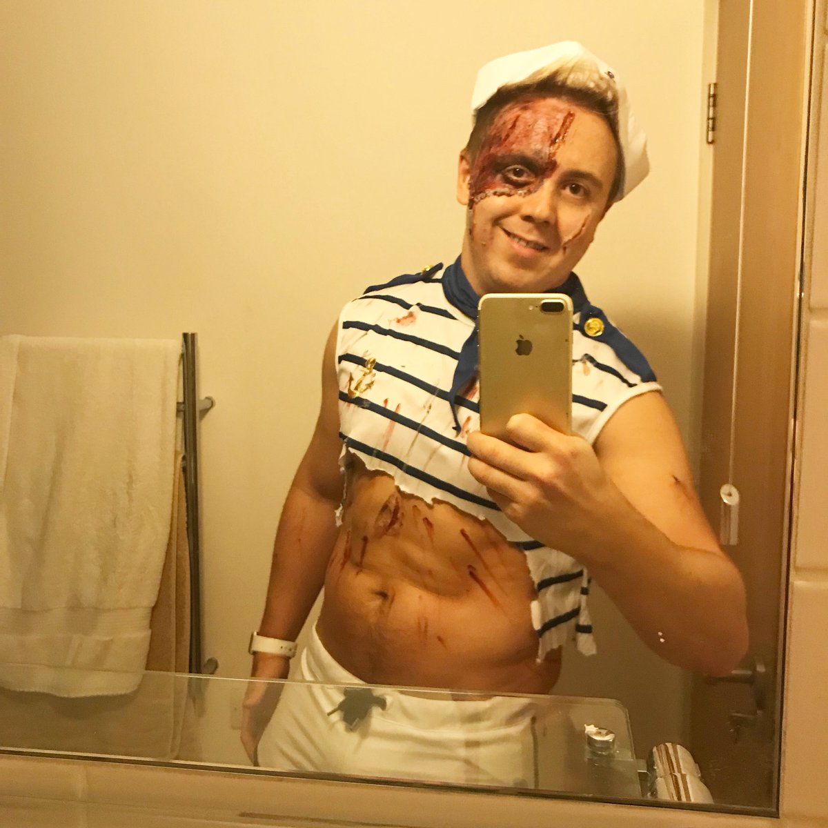 johngalea's tweet image. 🎃⚓️🛳 Sailing into #sinkthepink #HappyHalloween @SinkThePinkLDN #buildingsix #nightmarebeforehalloween