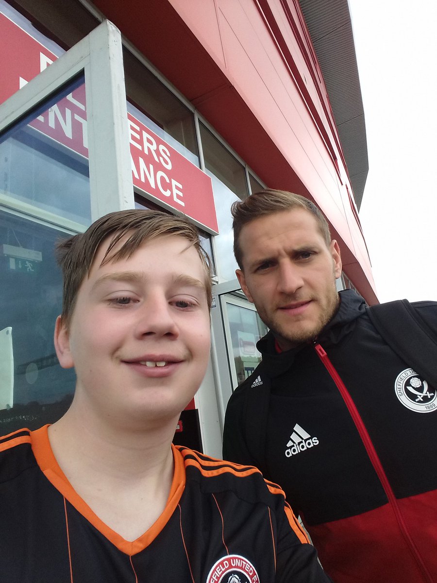 Blade__Ranger's tweet photo. @billysharp10 @SUFC_tweets @WorldSnooker1 @BBCMOTD @billysharp10 well done today mate for you GOAL for @SUFC_tweets and #bleds 🔴⚪ https://t.co/XMmdsAf2eb