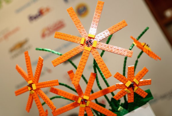 Newsweek's tweet photo. Lego is getting girls excited for STEM careers with 'Hidden Figures' set https://t.co/iiUUYZi4uS https://t.co/X33sY2ntcC