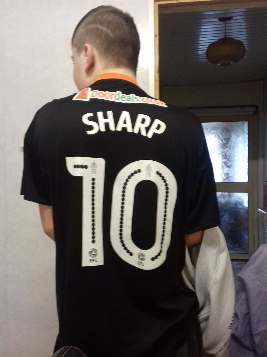 Blade__Ranger's tweet photo. @billysharp10 @SUFC_tweets @WorldSnooker1 @BBCMOTD @billysharp10 well done today mate for you GOAL for @SUFC_tweets and #bleds 🔴⚪ https://t.co/XMmdsAf2eb
